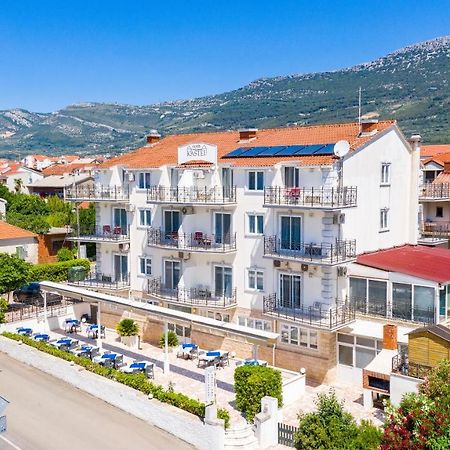 Hotel Aqua - Guest Rooms & Suites Kaštela Buitenkant foto