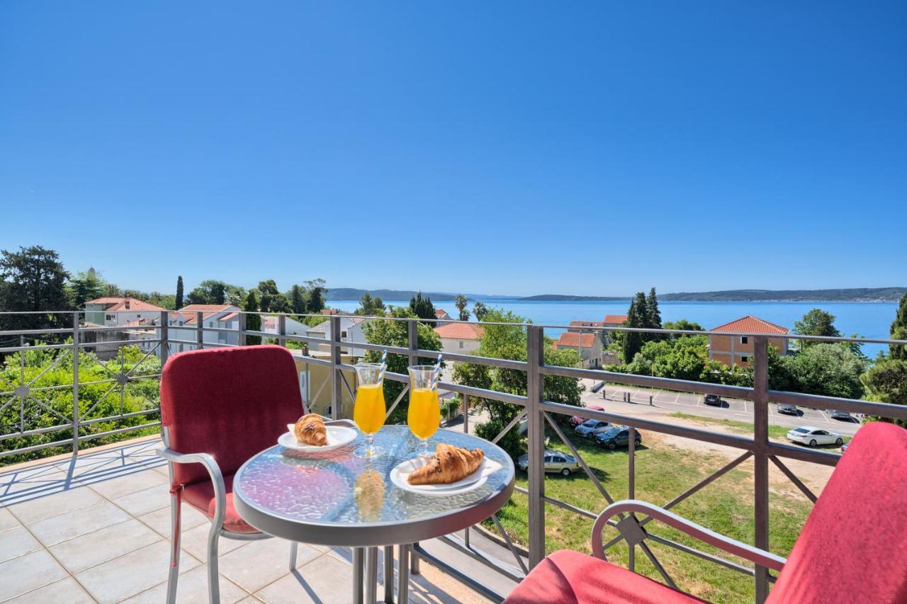 Hotel Aqua - Guest Rooms & Suites Kaštela Buitenkant foto