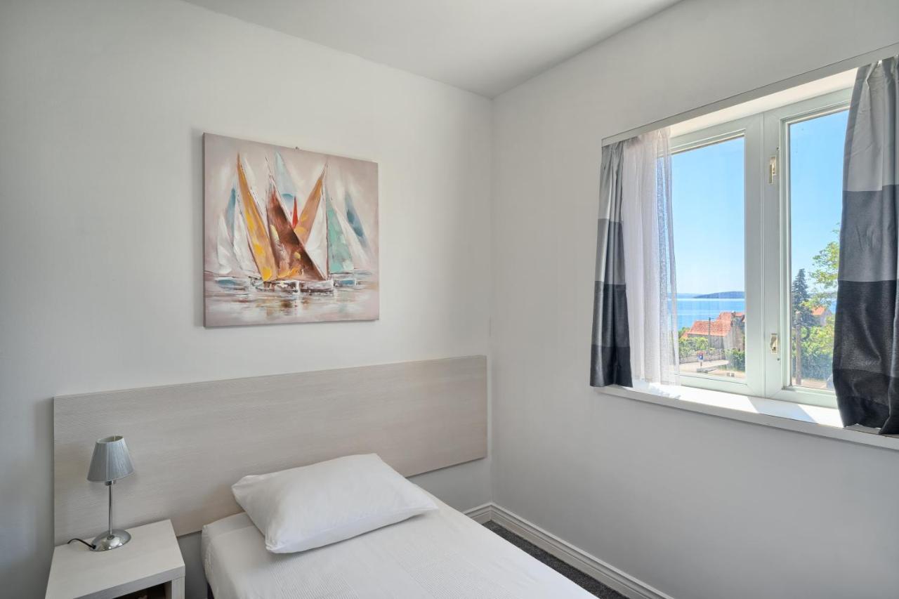 Hotel Aqua - Guest Rooms & Suites Kaštela Buitenkant foto